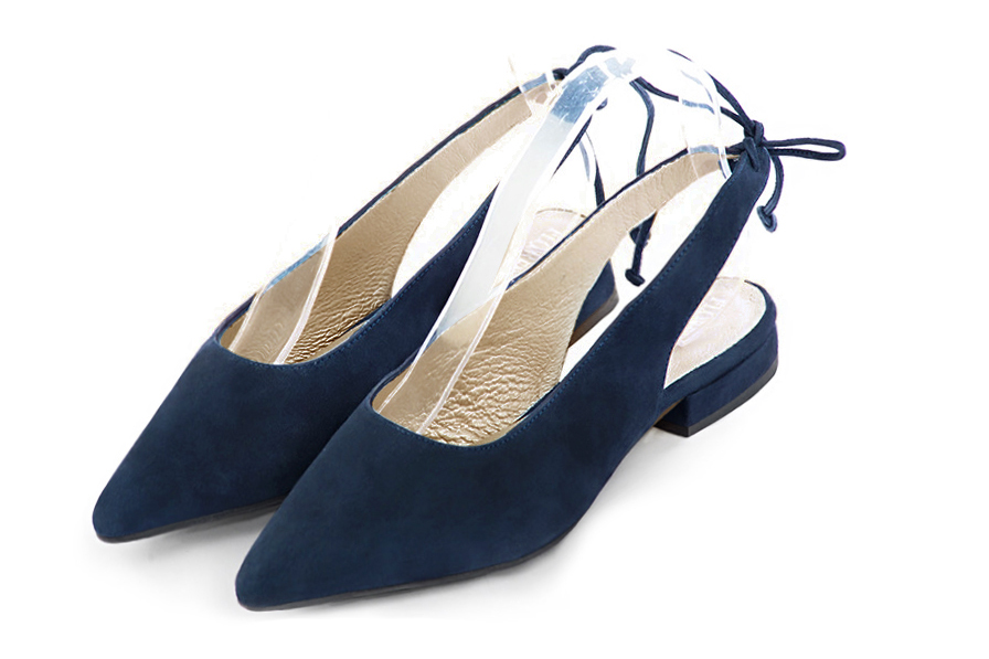 Chaussure femme a brides bleu marine Bout pointu. Talon plat evase. Modele Victoria 35